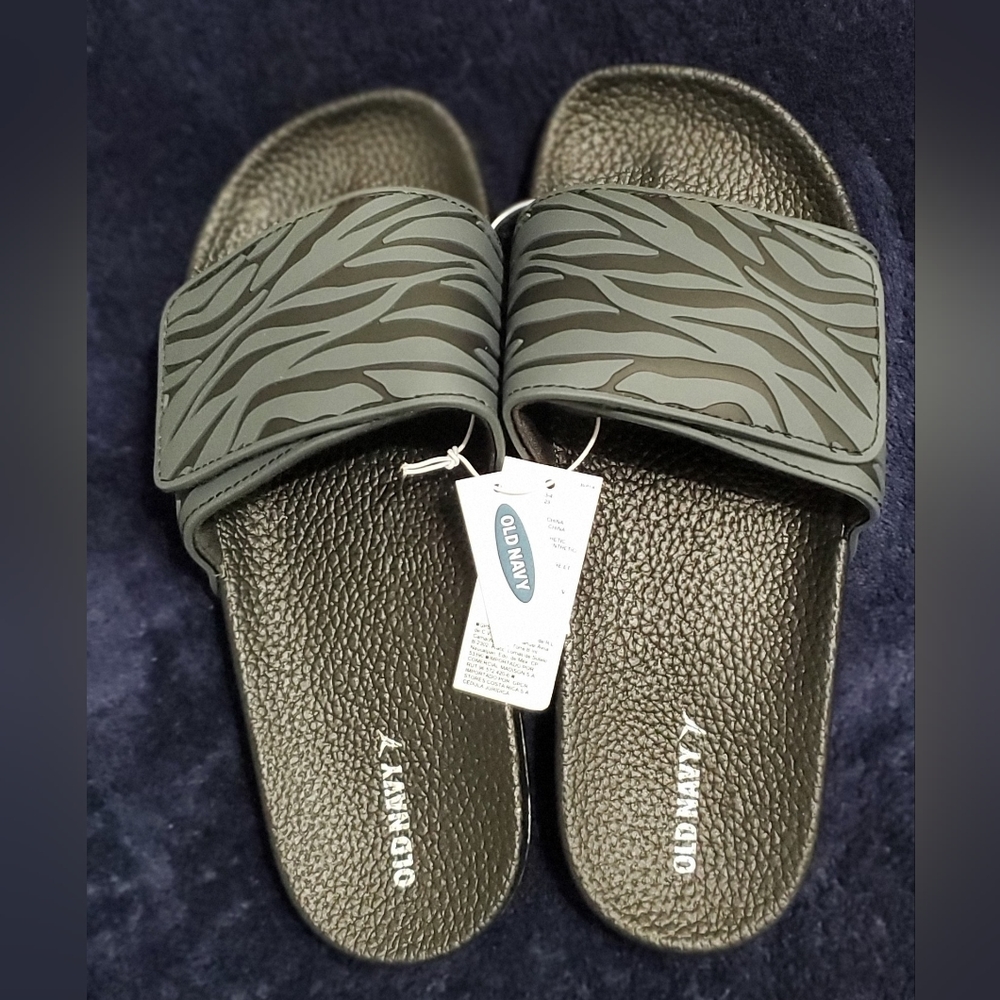 New Old Navy Black Sandals, size 3-4